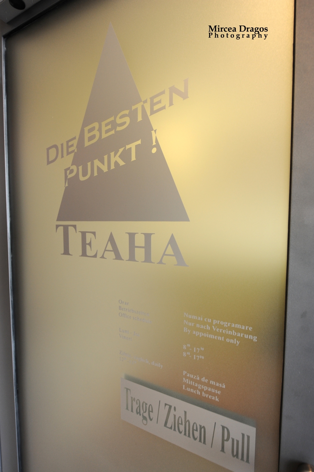 Un sediu - galerie de arta: in vizita la Teaha Consulting