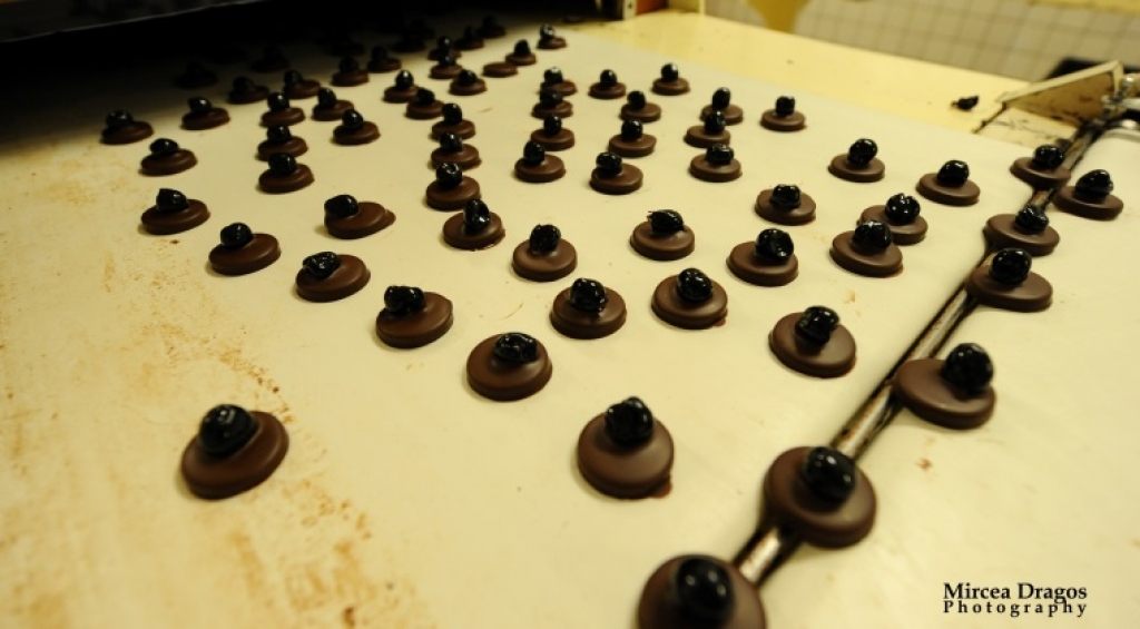 Fabrica in care ciocolata curge la robinet: cum se pregateste Heidi de Craciun