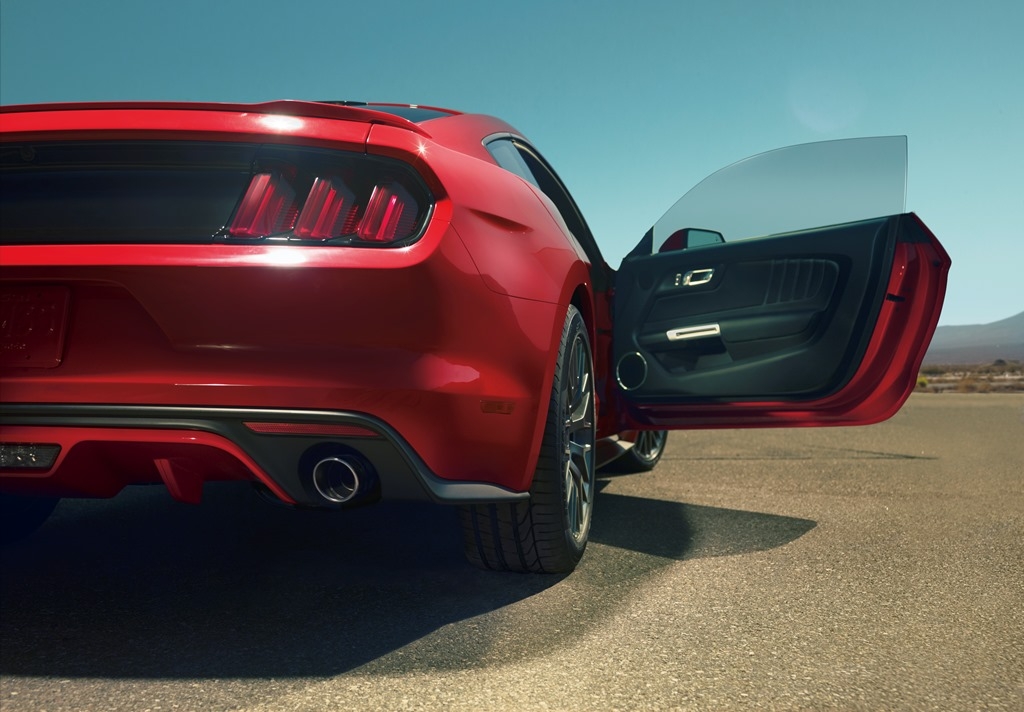 Ford incepe comercializarea modelului sport Mustang, pentru prima data in Romania