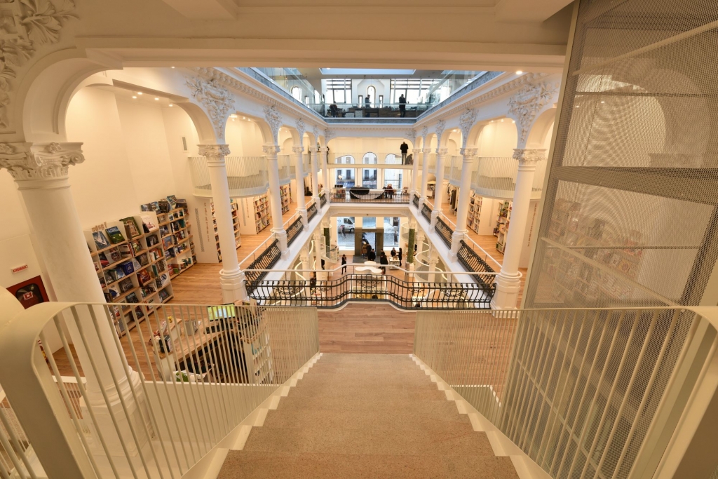 Carturesti Carusel, in avanpremiera: o librarie spectacol, amenajata cu 400.000 euro (FOTO)