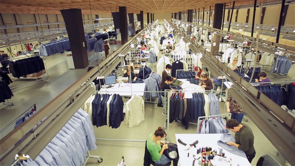 In vizita la fabrica Formens din Botosani, locul de unde pleaca sute de mii de costume in Europa