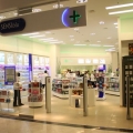 Cum arata o farmacie de mall: Multe cosmetice si mai putine medicamente - Foto 1