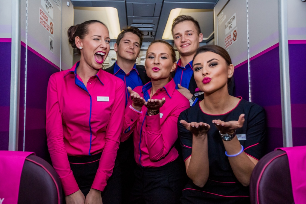 Wizz Air schimba imaginea vizuala dupa 11 ani. Un party in avion a celebrat noul livery