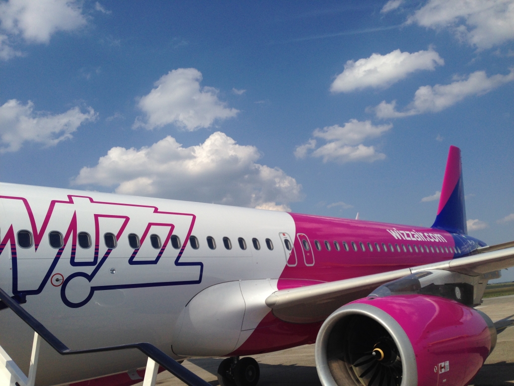 Wizz Air schimba imaginea vizuala dupa 11 ani. Un party in avion a celebrat noul livery