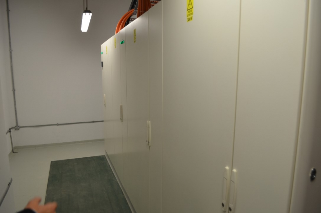 Tehnologia din spatele unui birou verde: In vizita la Schneider Electric