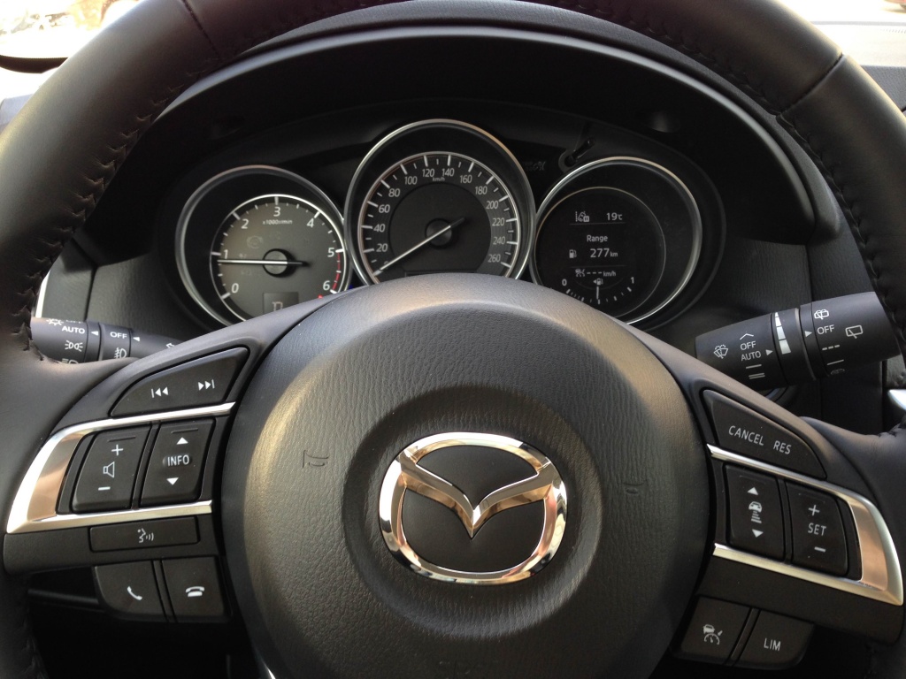 Test Drive Wall-Street: Mazda CX-5 facelift, design expresiv