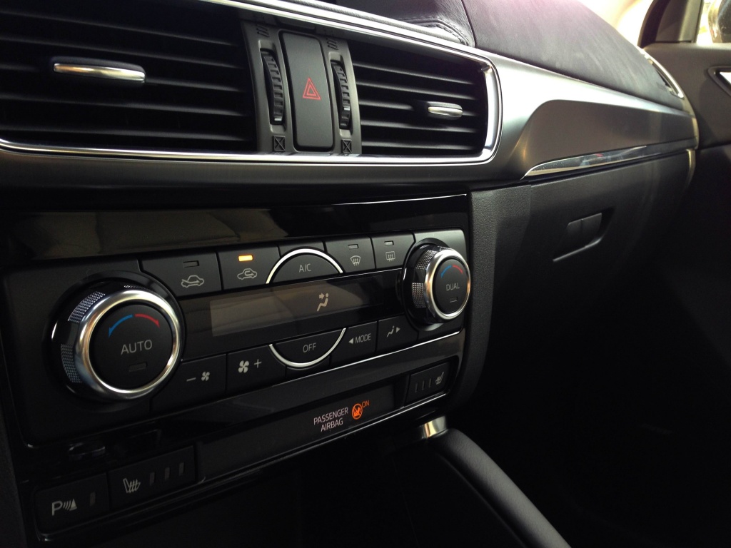Test Drive Wall-Street: Mazda CX-5 facelift, design expresiv