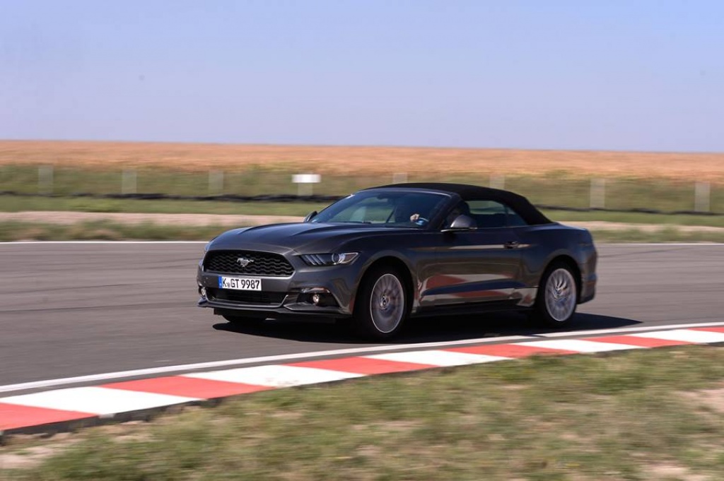 Test cu o legenda: coupe-ul american Ford Mustang