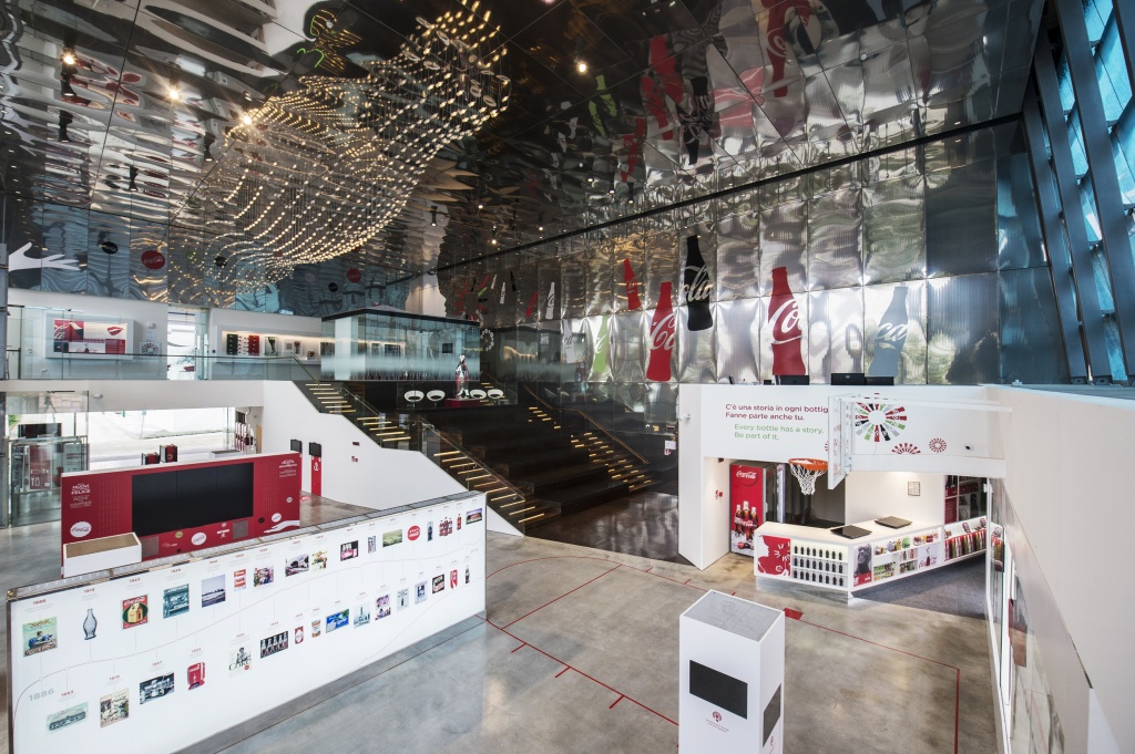 Cum s-a prezentat Coca Cola la Expo Milano: cladirea in care s-a stat pe canicula fara aer conditionat