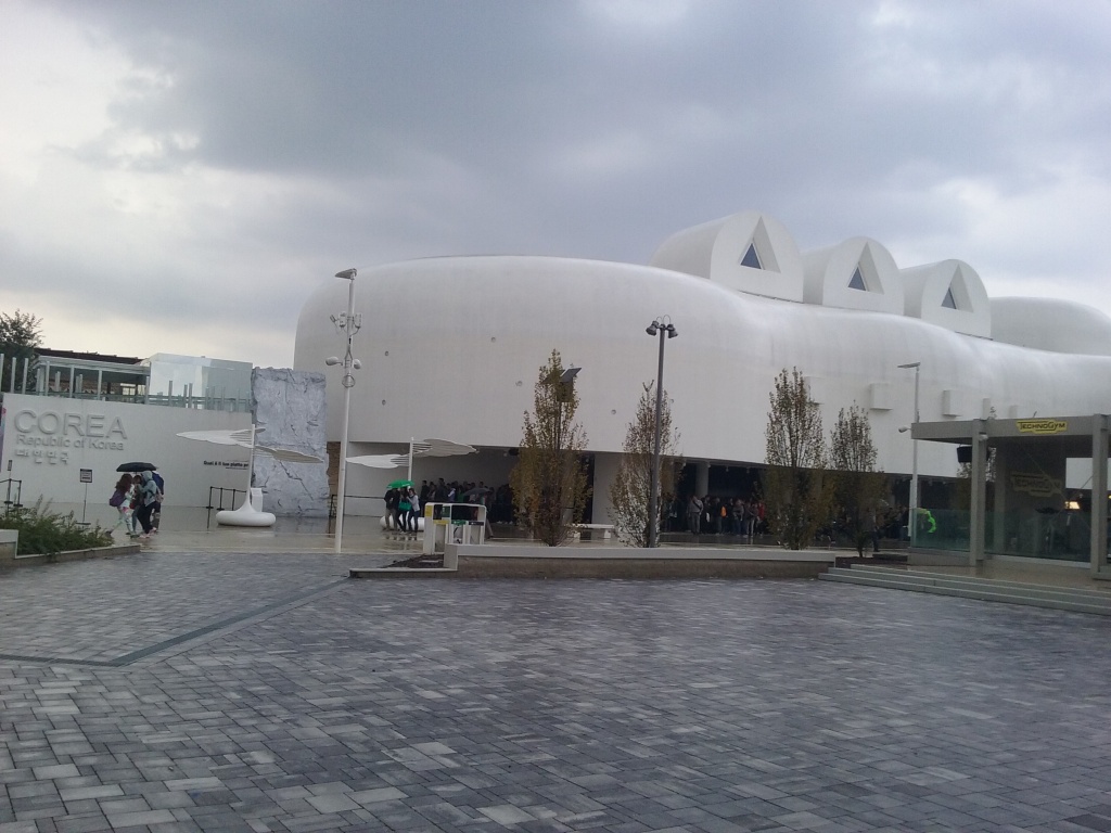 Extravaganta la Expo Milano: de la conserve de insecte si supermarketul viitorului, la constructii spectaculoase