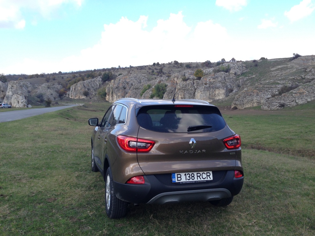 Test Drive Wall-Street: Renault Kadjar, un crossover de familie cu o garda la sol de 19 cm