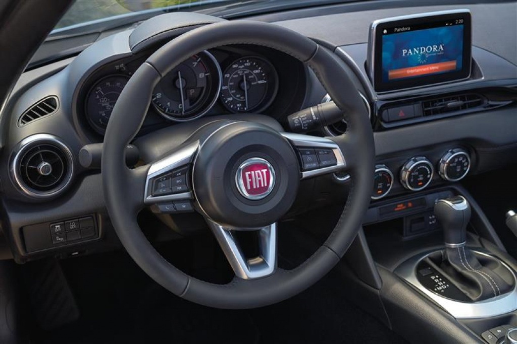 Fiat lanseaza vara viitoare roadsterul 124 Spider