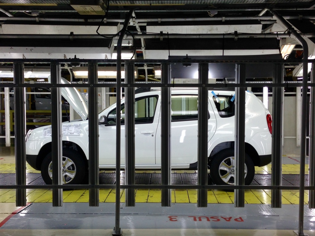 Uzina Dacia tinde spre automatizare: in 5 ani va ajunge la o rata de robotizare de 20%