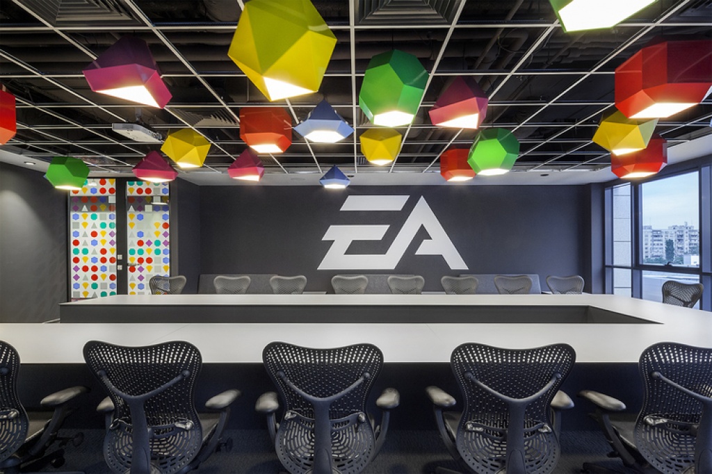 In vizita la Electronic Arts, locul in care simti ca intri intr-o lume virtuala: 10 etaje de distractie intr-o experienta captivanta de lucru