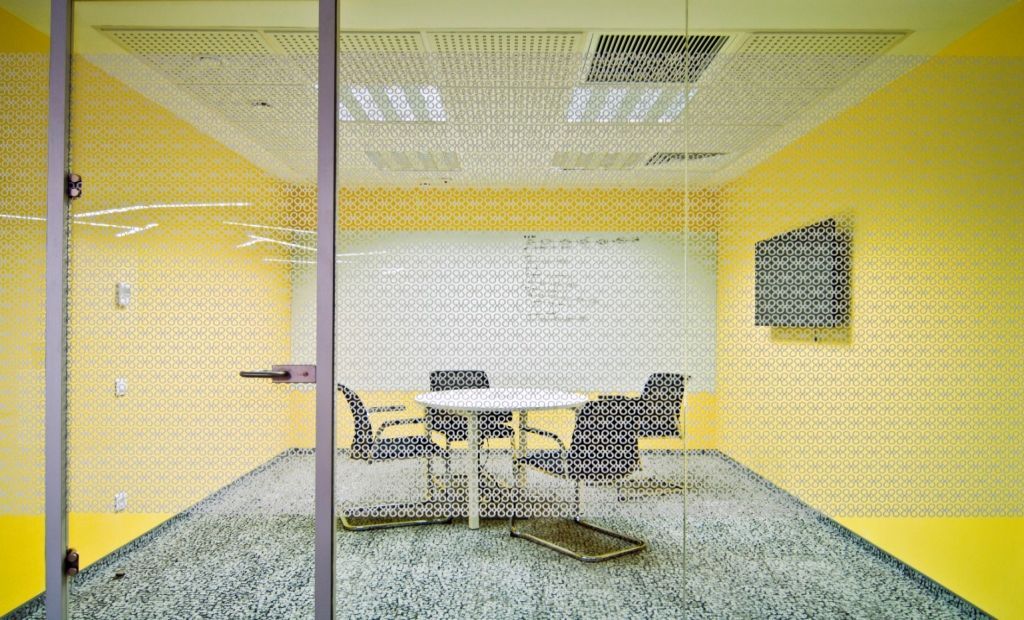 Pe axa SUA - Marea Britanie - Romania: cum arata birourile 8x8 din Cluj, un sediu care tinde spre infinit