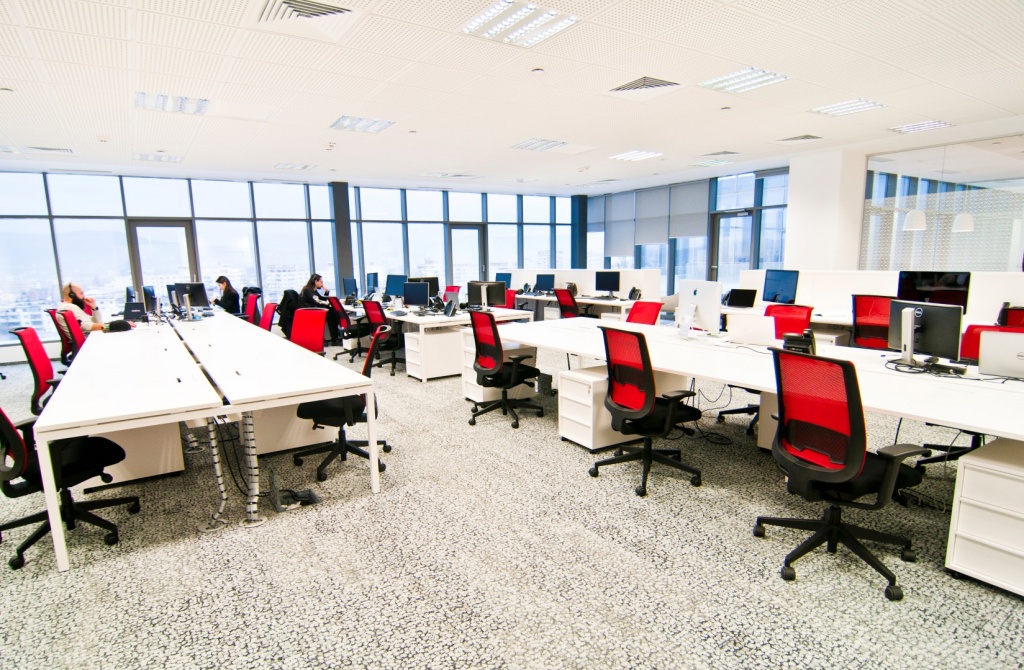 Pe axa SUA - Marea Britanie - Romania: cum arata birourile 8x8 din Cluj, un sediu care tinde spre infinit