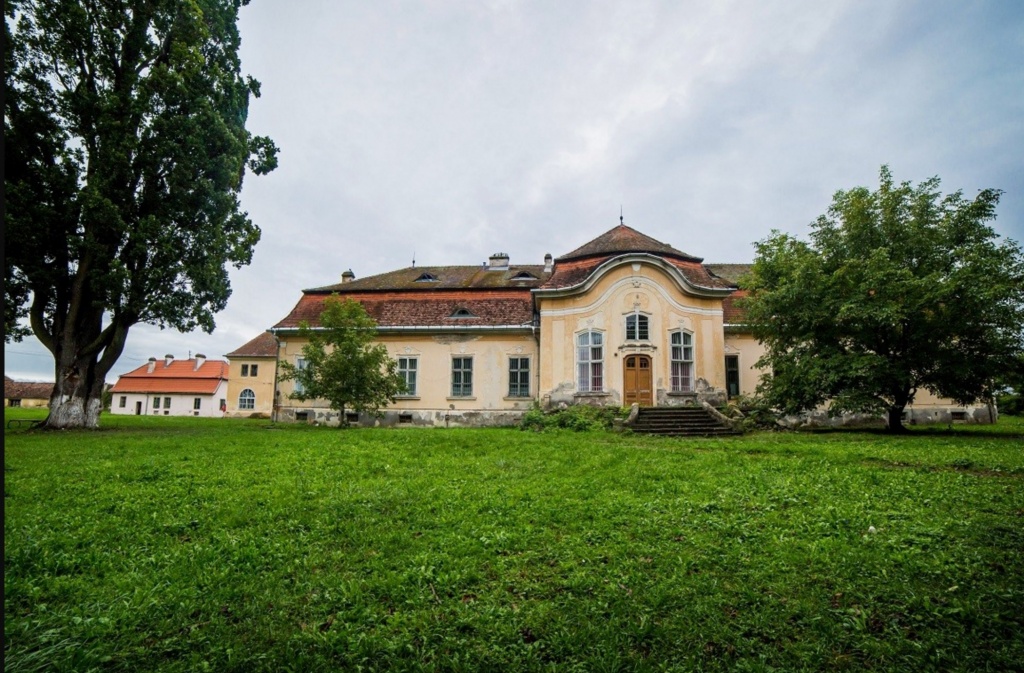 Cum arata castelul Teleki, locul in care a locuit una dintre cele mai instarite familii din Romania, scos la vanzare pentru jumatate mil. euro