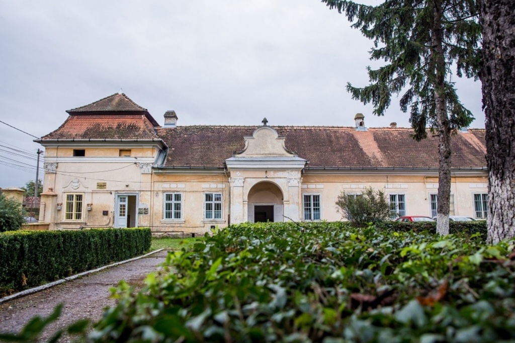 Cum arata castelul Teleki, locul in care a locuit una dintre cele mai instarite familii din Romania, scos la vanzare pentru jumatate mil. euro