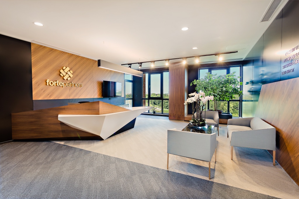 Un sediu desprins parca din cataloagele de arhitectura: cum arata birourile dezvoltatorului Forte Partners