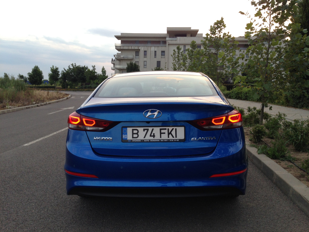 Test drive cu noua generatie Hyundai Elantra 1.6 CRDi, un diesel silentios