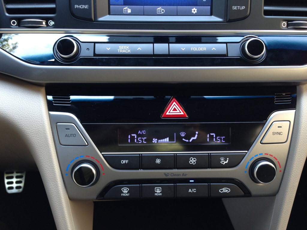 Test drive cu noua generatie Hyundai Elantra 1.6 CRDi, un diesel silentios