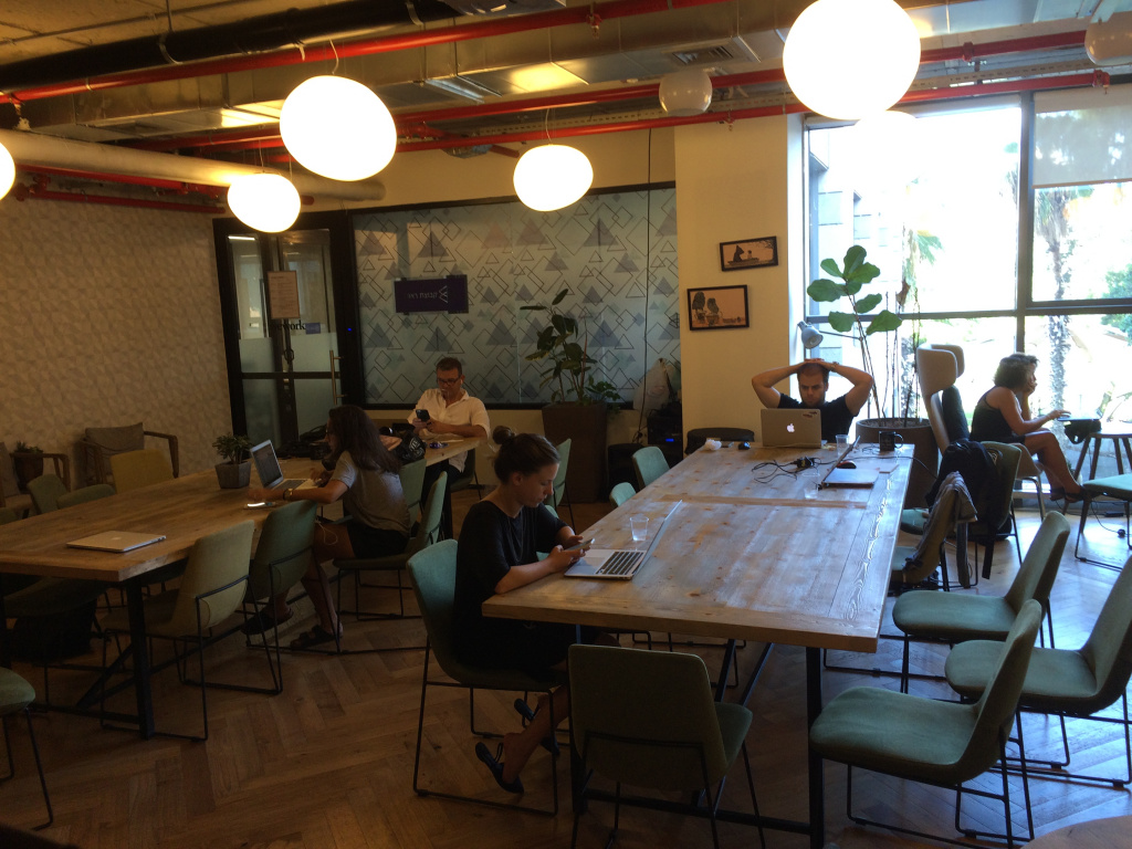 WeWork: Cum arata cel mai mare HUB de antreprenoriat din Israel [FOTO]