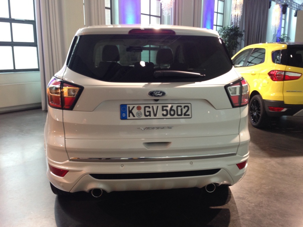 Ford Kuga facelift ajunge in Romania in decembrie. Poate fi comandat Vignale