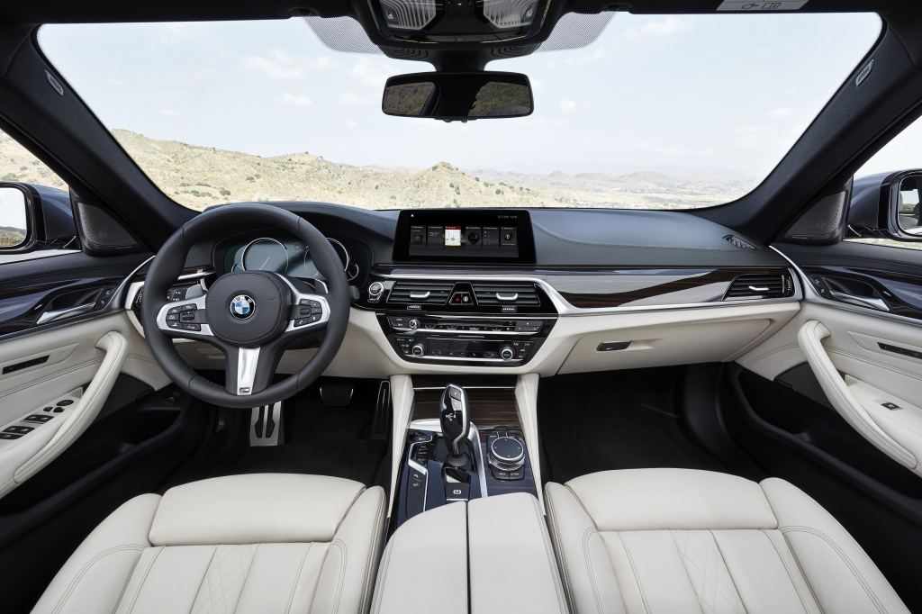 BMW Seria 5 va costa intre 49.500 si 62.280 euro cu TVA in Romania. Noul model soseste in primavara 2017