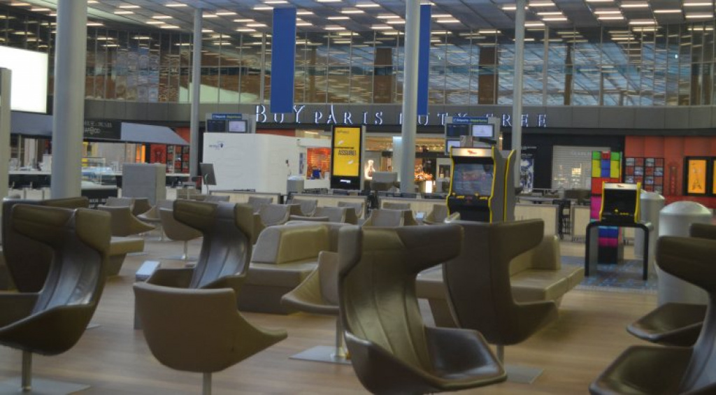 Cum arata unul dintre cele mai moderne aeroporturi din Europa: aici gasesti hotel, lounge-uri, muzeu, mini-gradinita si restaurante