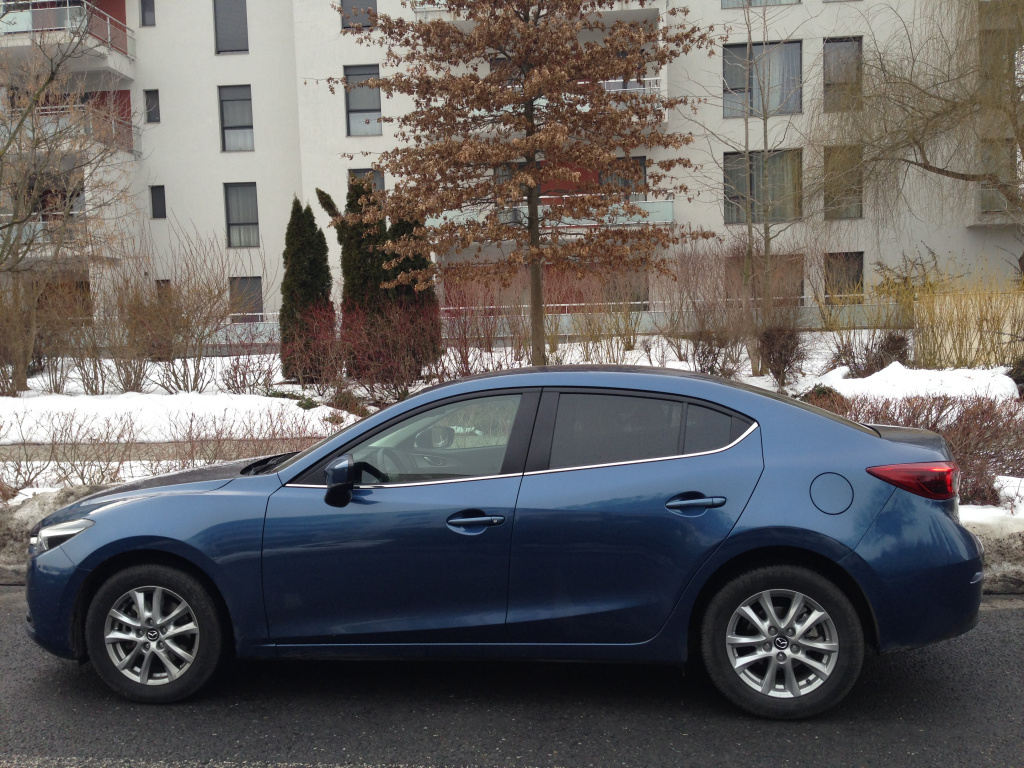 Mazda 3 sedan facelift, test drive cu motorizarea pe benzina de 2 litri 120 CP