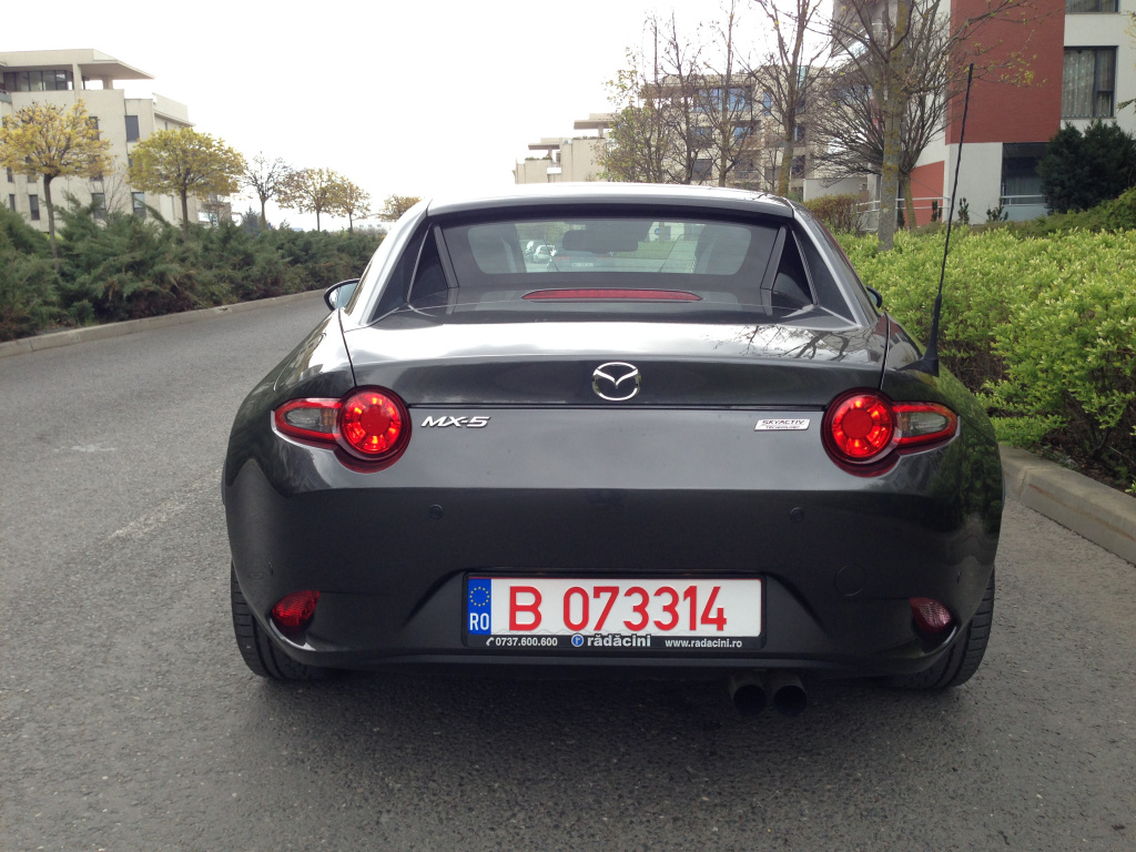 Test cu o decapotabila sport care pare mai scumpa decat este: Mazda MX-5 RF