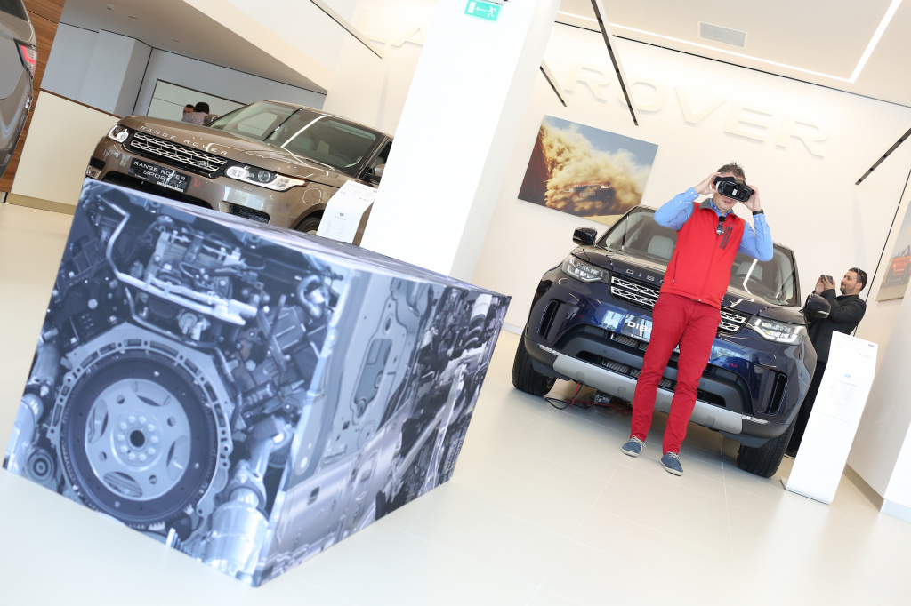 Tiriac da un nou look showroom-urilor Jaguar Land Rover: investitii de 3 MIL. euro