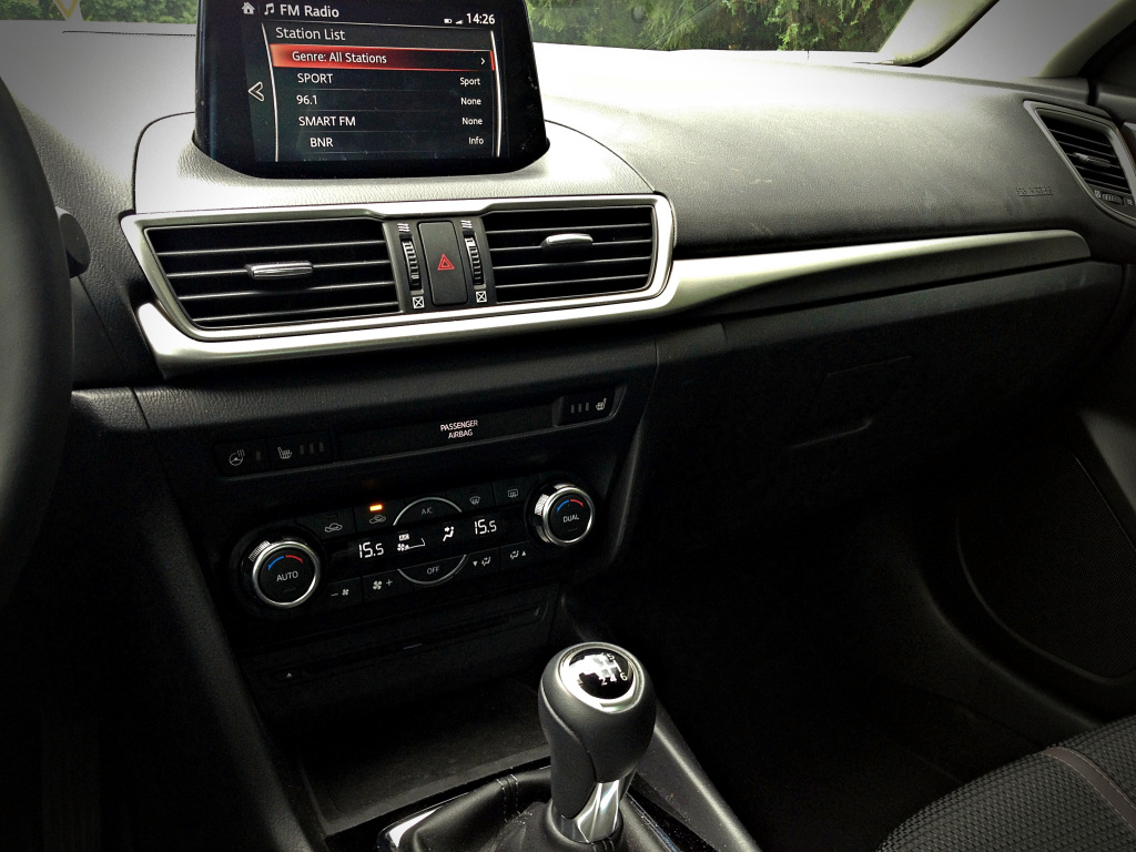 Test drive cu Mazda3 sedan facelift si motorul diesel de 1,5 litri 105 CP