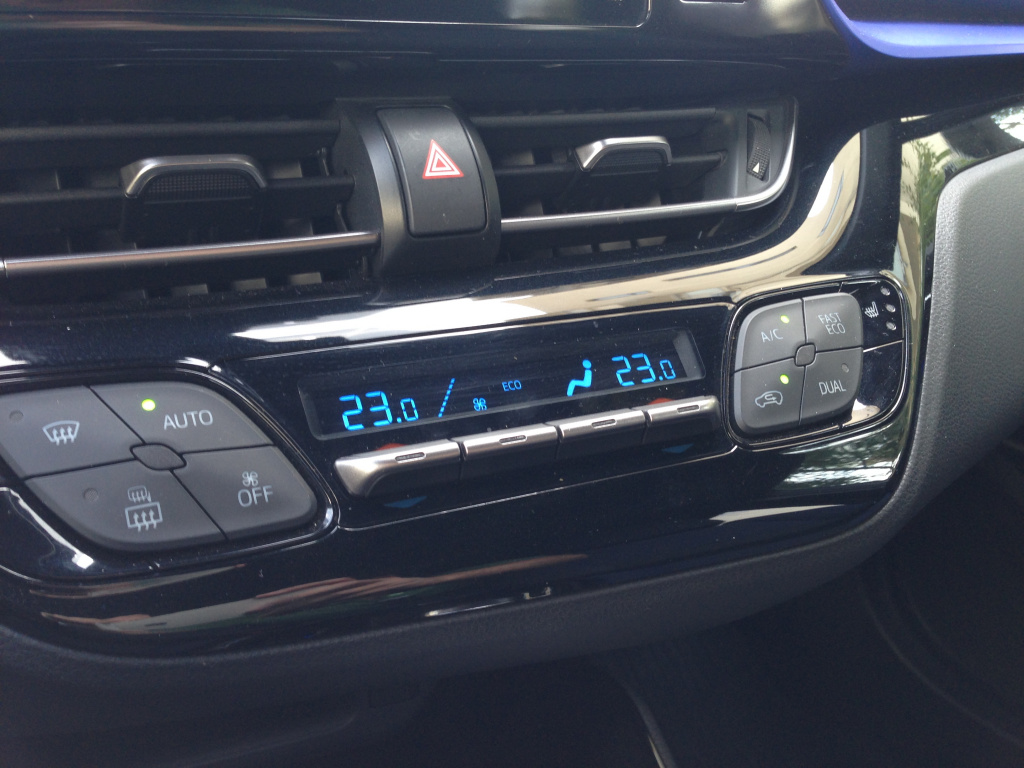 Toyota C-HR hibrid, consum de 6,5 l/100 km in oras cu un motor pe benzina - test drive