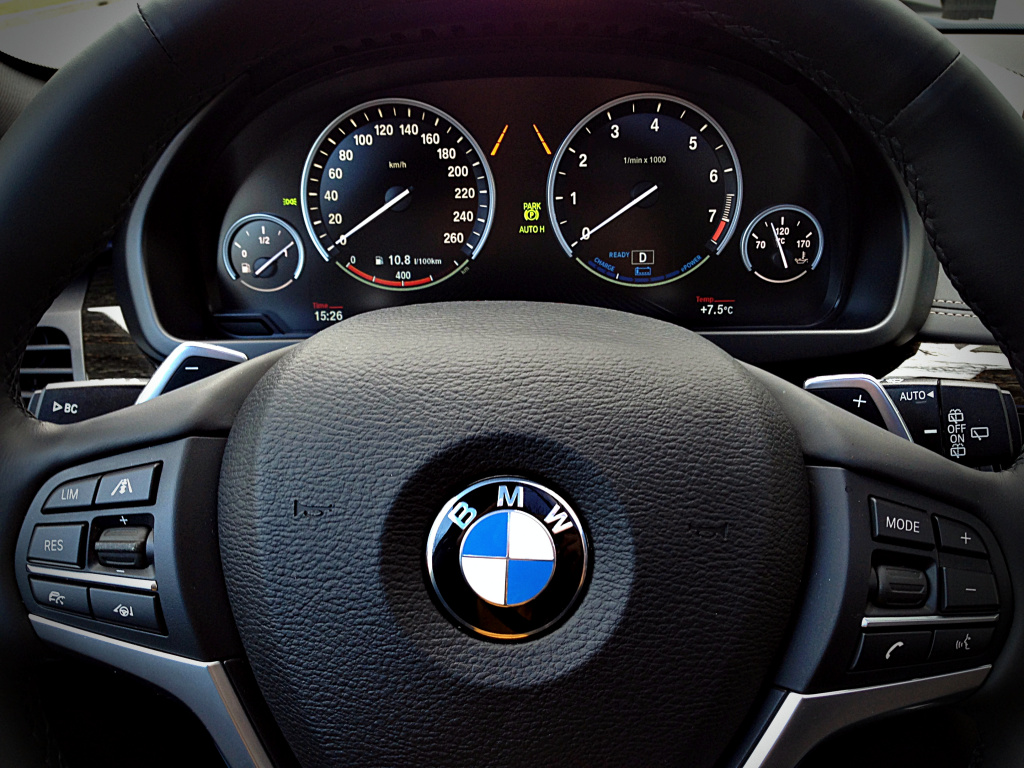Test drive cu BMW X5 hibrid plug-in, cel mai silentios SUV bavarez