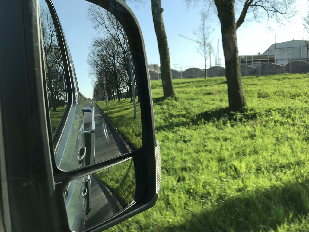 Am fost curier de flori in Olanda, la volanul noului Mercedes-Benz Sprinter