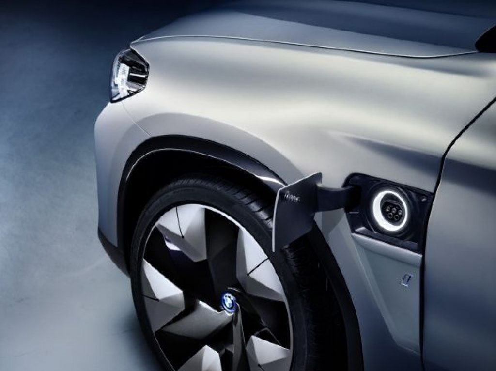 BMW prezinta iX3 Concept, model care prefigureaza primul sau SUV 100% electric