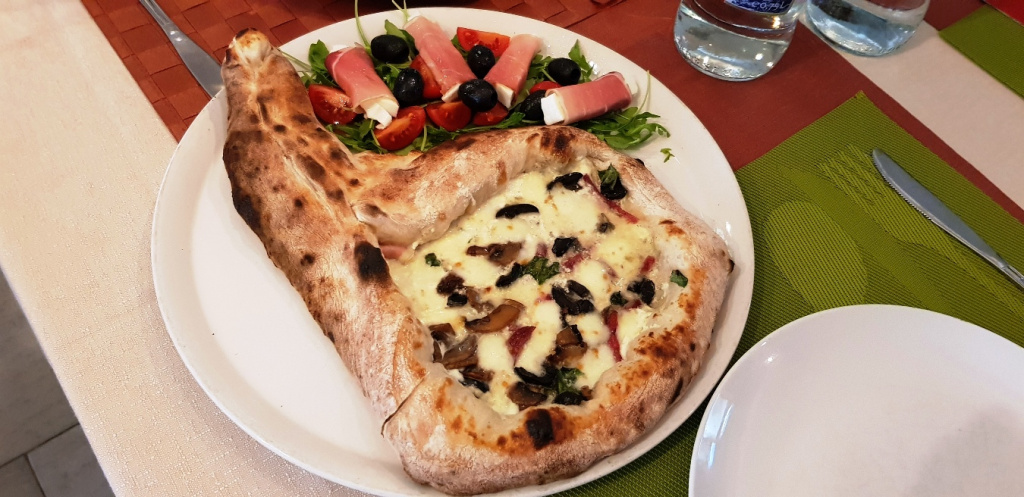 Review George Butunoiu: Italienii mananca pizza si paste in Calea Vitan