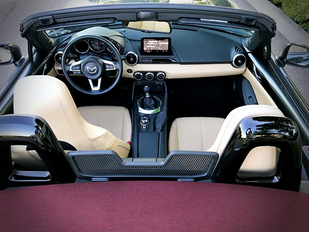Test drive: Mazda MX-5 Takumi, o editie limitata care o face si mai atragatoare