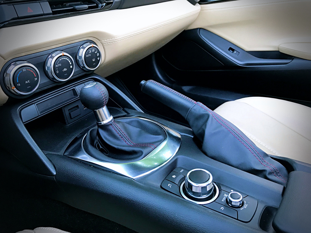 Test drive: Mazda MX-5 Takumi, o editie limitata care o face si mai atragatoare