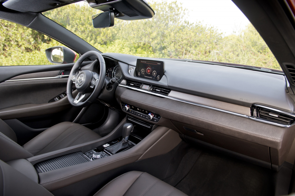 Test drive cu noua Mazda6, un facelift cu un interior complet nou