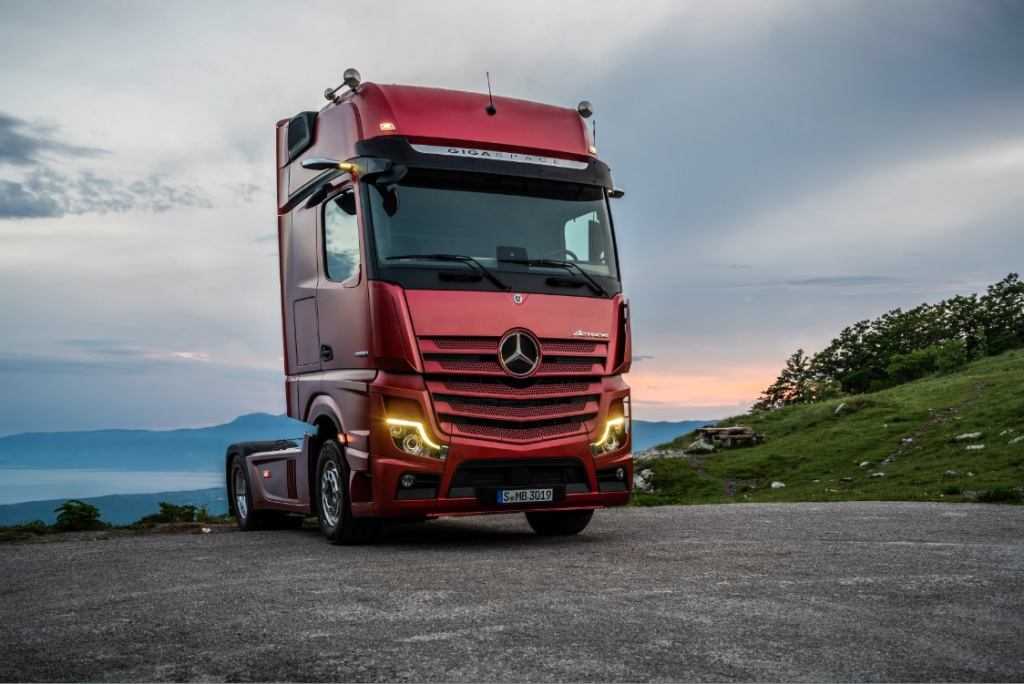 Mercedes-Benz Trucks a prezentat noul Actros. Modelul ajunge pe piata in primavara 2019
