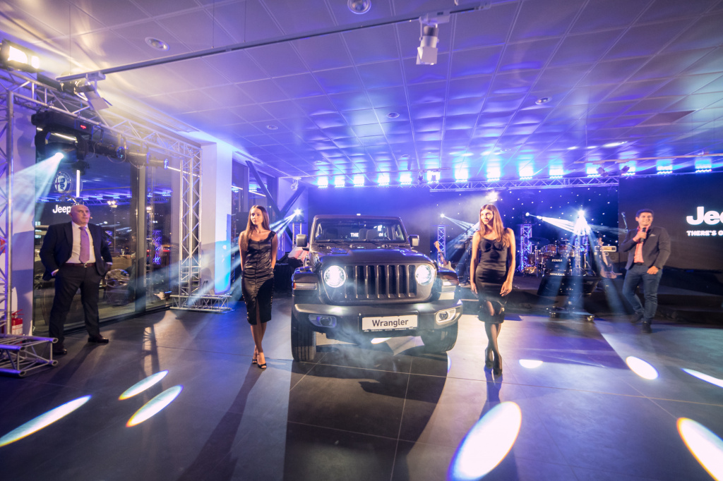 Noul Jeep Wrangler a fost prezentat in Romania, la inaugurarea unui nou showroom pentru brandurile Jeep, Alfa Romeo, Fiat si Abarth