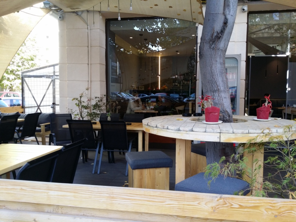 Review George Butunoiu: Unul dintre putinele restaurante bune ale Bulevardului Decebal