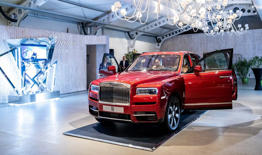 VIDEO: Primul SUV creat de Rolls-Royce a debutat in Romania