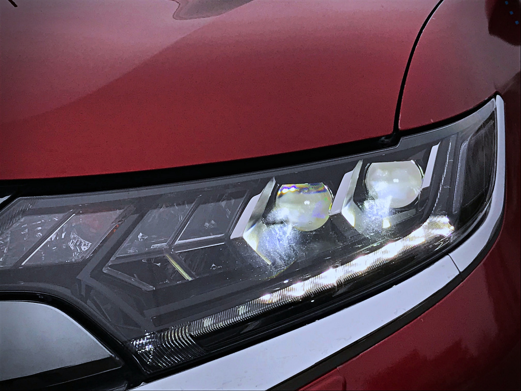 Test drive cu Mitsubishi Outlander PHEV, un SUV hibrid plug-in economic