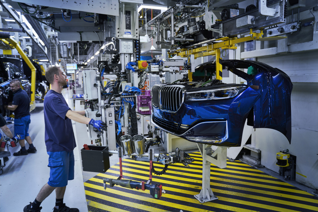 Noul BMW Seria 7 Sedan a intrat in productie la uzina BMW Group din Dingolfing