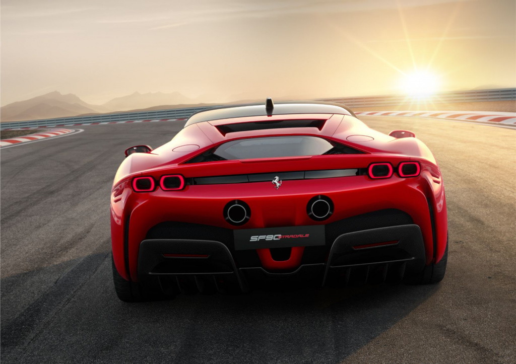Ferrari a dezvaluit primul model hibrid plug-in. Este cel mai rapid Ferrari de serie