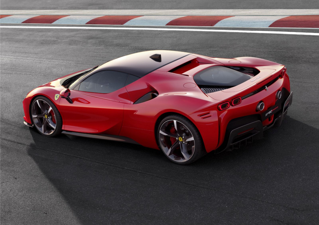 Ferrari a dezvaluit primul model hibrid plug-in. Este cel mai rapid Ferrari de serie