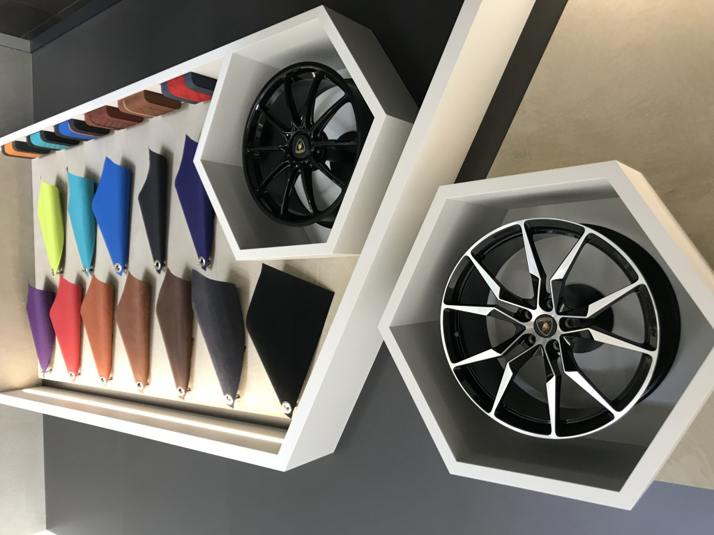 Cum arata noul showroom Lamborghini de la Bucuresti. Investitia depaseste 400.000 euro